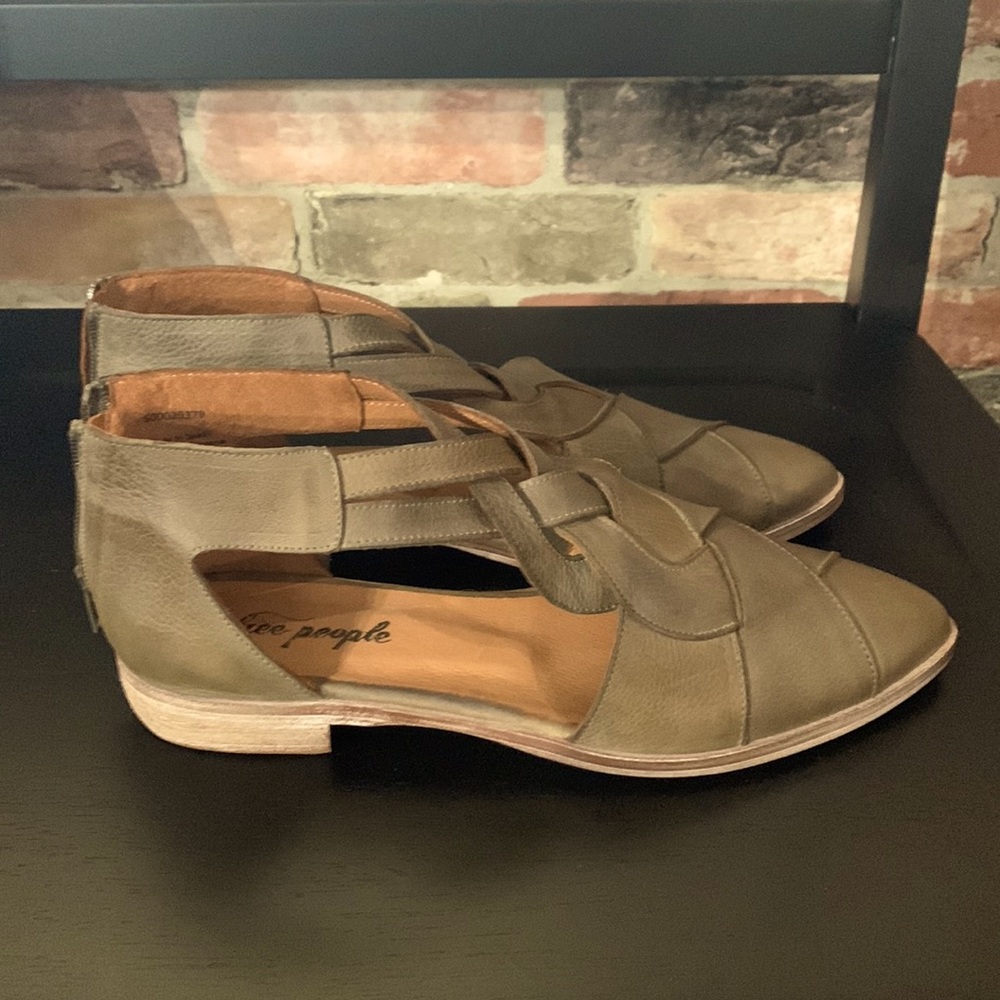 Free People back zip dress shoe